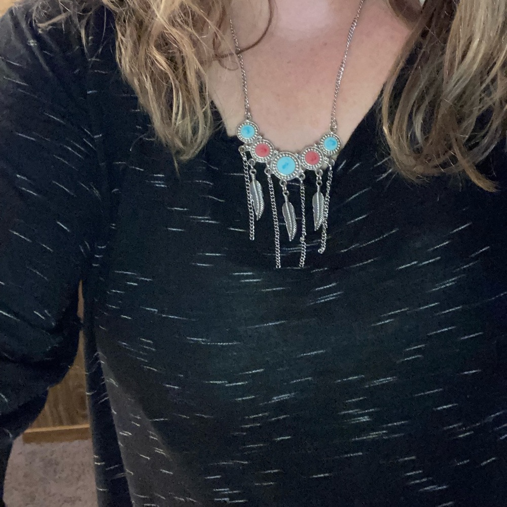 Costume jewelry necklace with feathers
